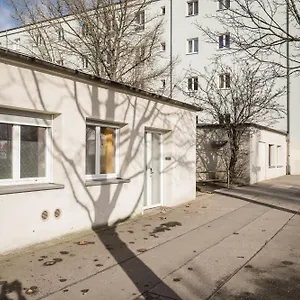 Apartment Three Bedroom Big Kitchen Selfcheckin Street Parking, Berlin